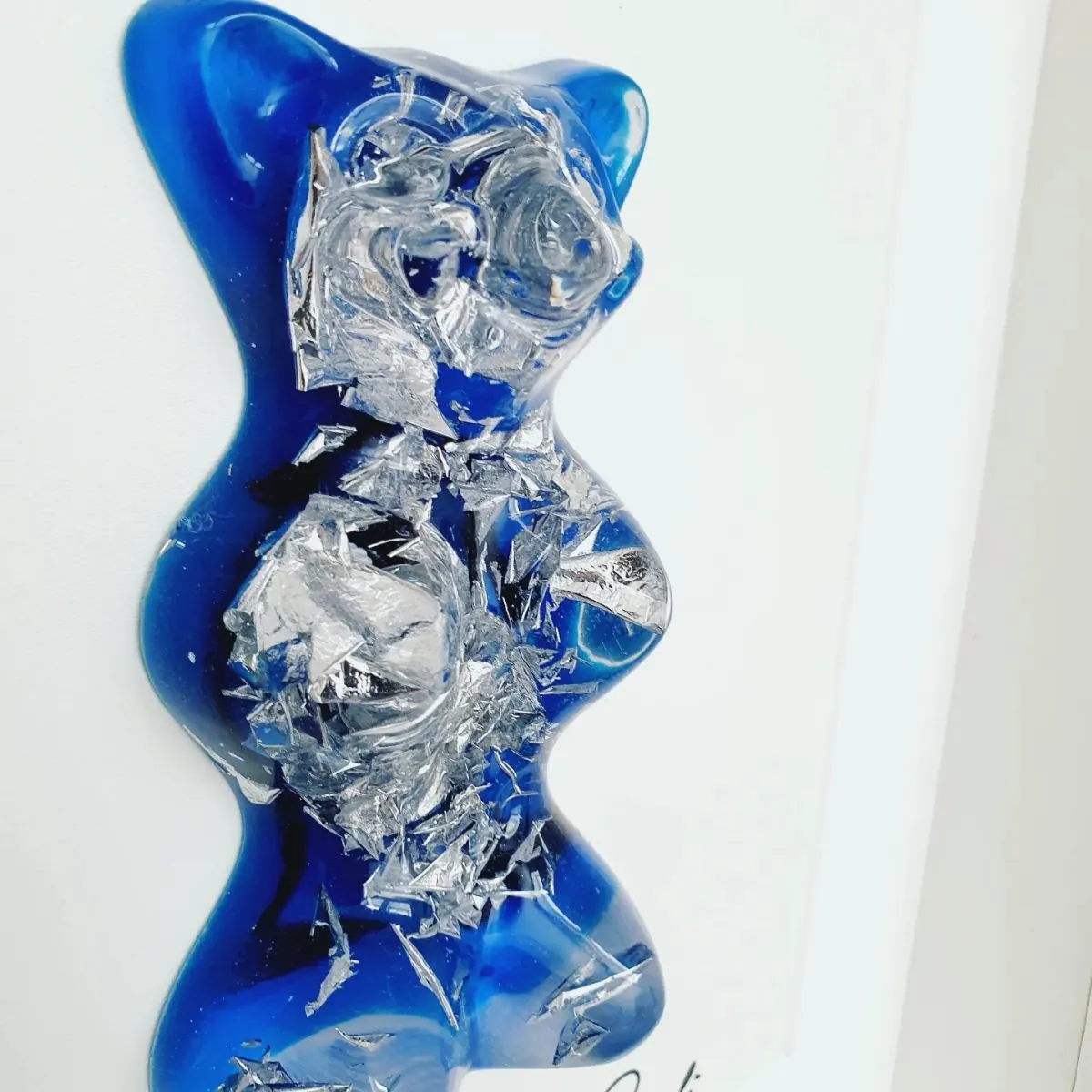 Klarer Bär in Blau